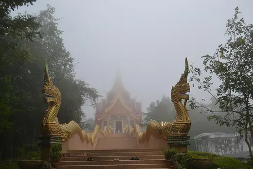 วัดผาตากเสื้อ